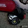 Фонарь налобный со свистком PETZL E+Lite -бело-красный свет (40 люменов), TD418, изображение 6 Фонарь налобный со свистком PETZL E+Lite -бело-красный свет (40 люменов), TD418, изображение 6