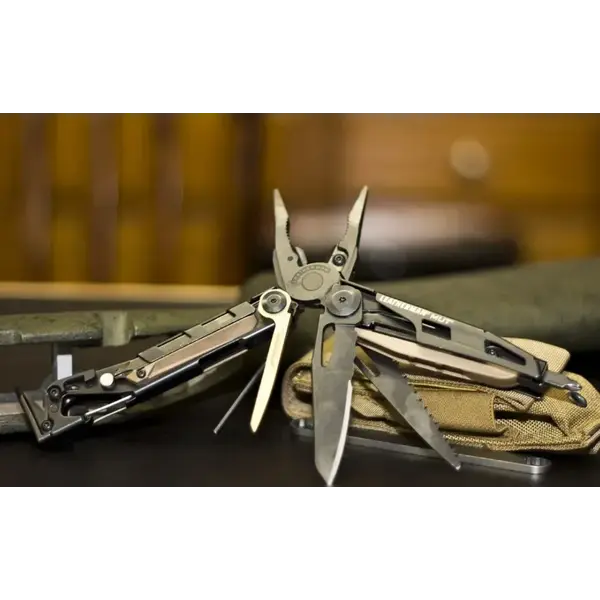 Мультиинструмент Leatherman MUT Black, чехол нейлоновый Molle (олива), sight adjuster, изображение 7